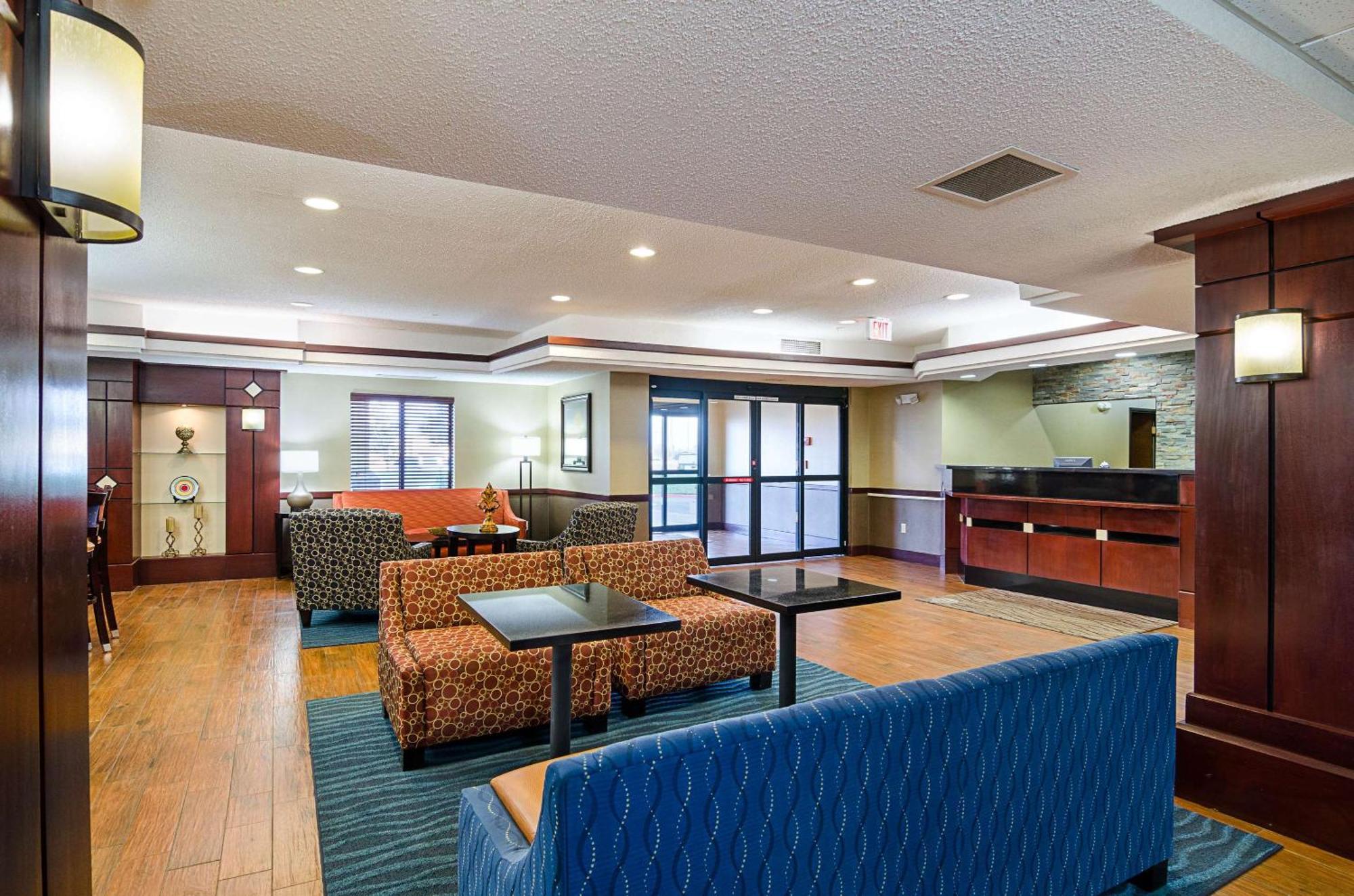 Comfort Inn & Suites Hutchinson Exteriör bild