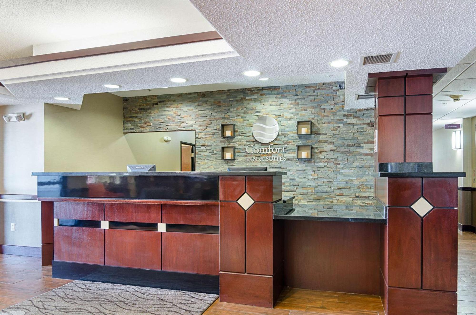 Comfort Inn & Suites Hutchinson Exteriör bild